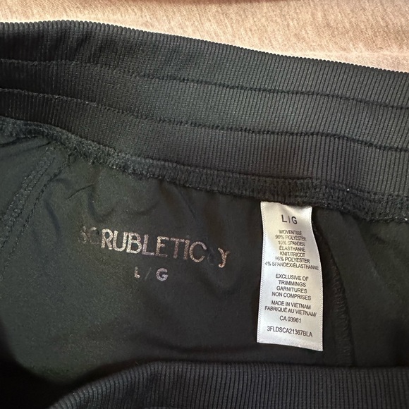 Scrubletics cargo style scrub pants, size large - Picture 2 of 4